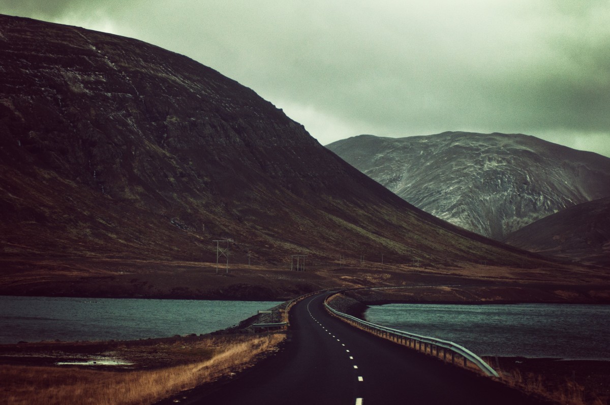 paysage route dans la montagne